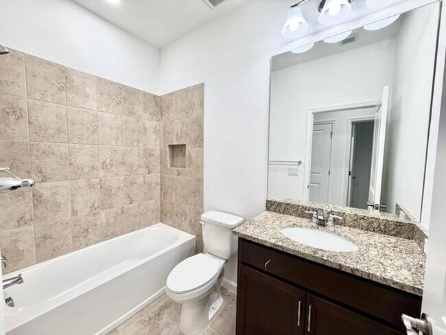 Building Photo - 4093 S Longwood Lk Sq