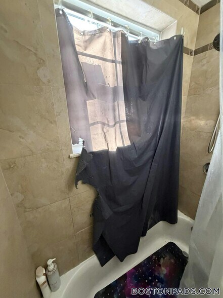 Building Photo - 1 Colonial Dr