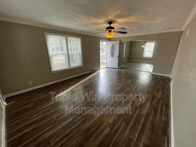 Building Photo - 19 S Schlueter Ave