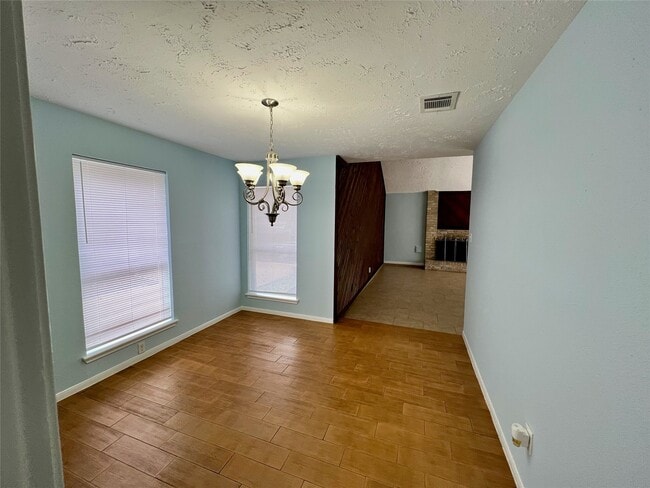 Building Photo - 21339 Park Mt Dr
