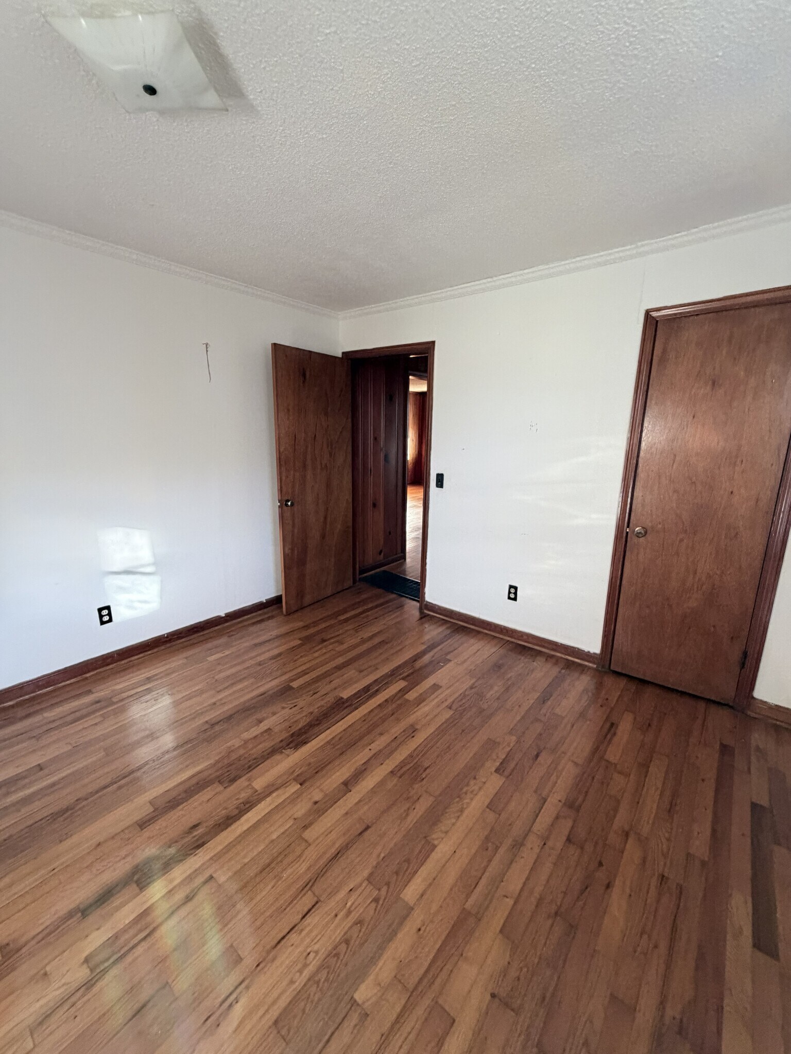 Building Photo - 1215 E 35th Street Pl