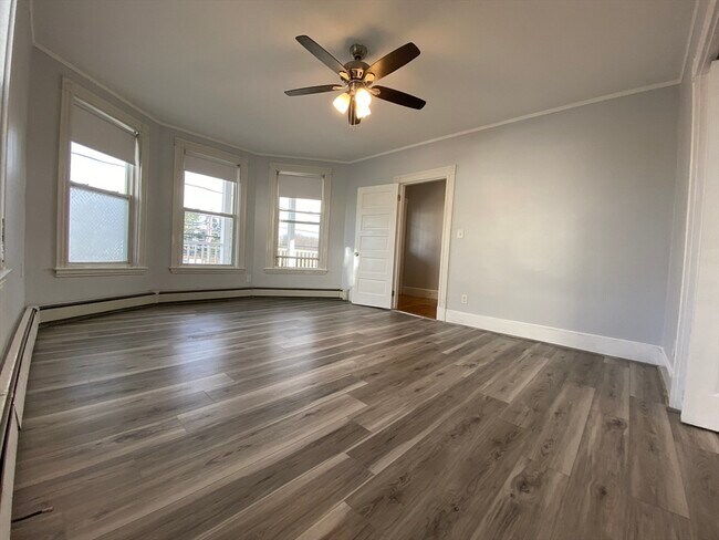 Building Photo - 63 Holten St