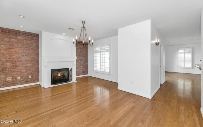 Building Photo - 229 W Portland St