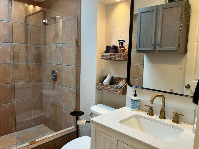 Building Photo - 1916 W 39th St