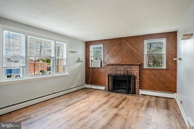 Primary Photo - 4234 Valley Rd