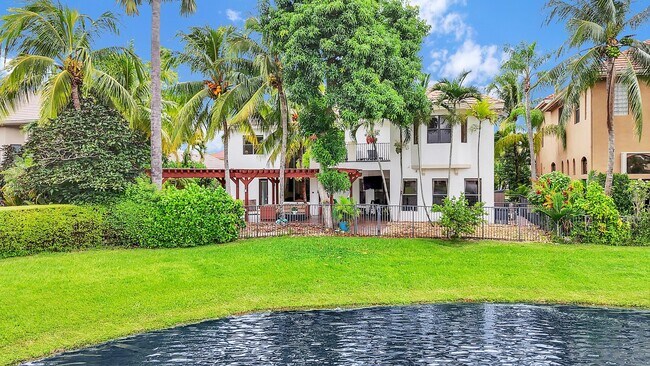 Building Photo - 10703 Versailles Blvd