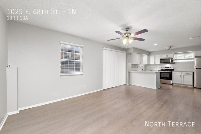 Building Photo - 1025 E 68th St