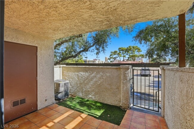 Building Photo - 3683 Lucido Dr