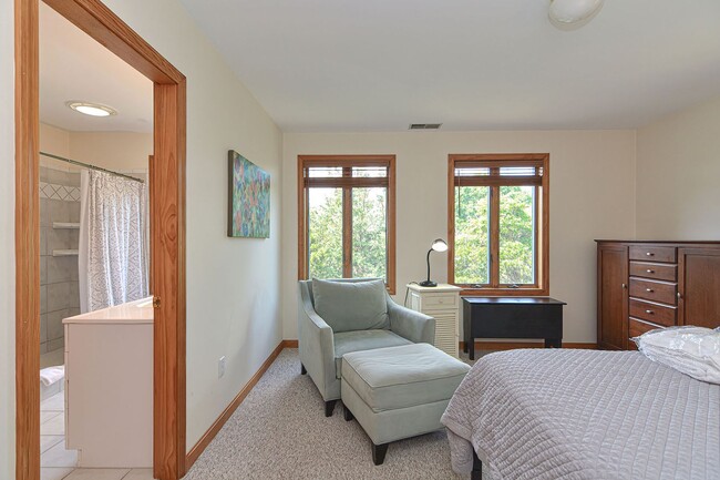 Building Photo - Winter Rental: Wingaerchic (Dog-friendly!)