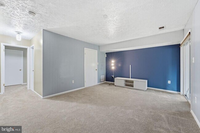 Building Photo - 10703 Campus Way S