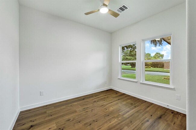 Building Photo - 5731 Belvedere Dr