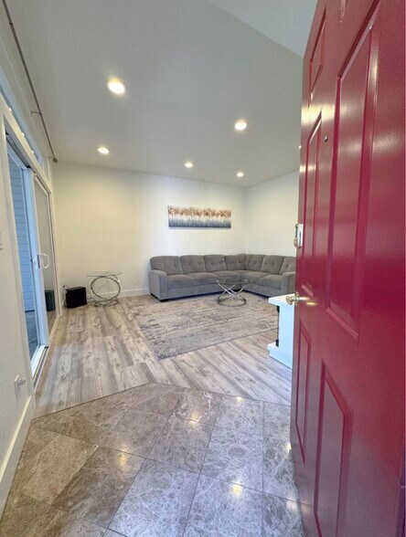 Building Photo - 237 Shadow Dance Dr