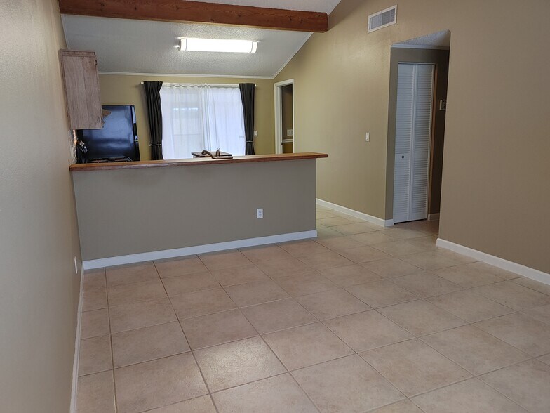 Building Photo - 2809 Cedaridge Dr