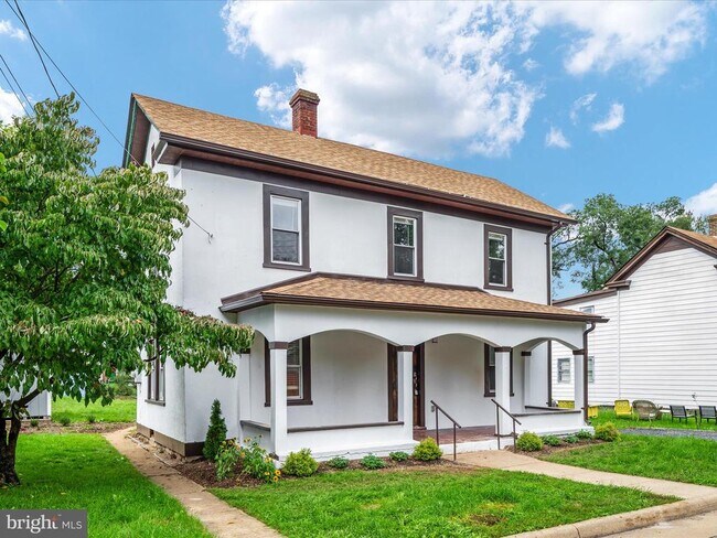 Building Photo - 323 Osage St