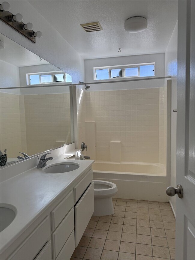 Building Photo - 9593 Heartland Pl