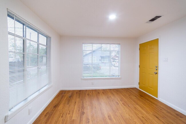 Building Photo - 1946 Nolan St