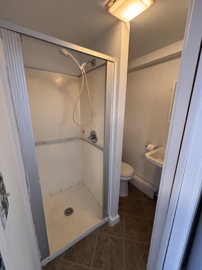 Building Photo - Large 1BR / 1Office/BR / 1BA Apartment – Near Downtown Bath!