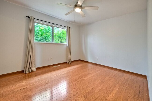 Building Photo - Charming 4-Bedroom Home in Bay Park — Move-In Special!!!