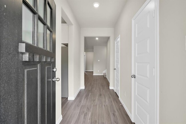 Building Photo - 3346 Torrey Pines Dr
