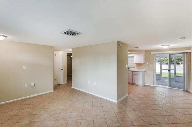 Building Photo - 9236 Rainbow Ln