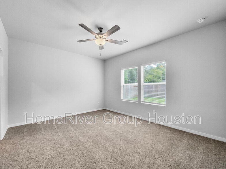 Building Photo - 10735 Red Flagstone Dr