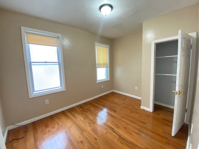 Building Photo - 186 Oakwood Pl