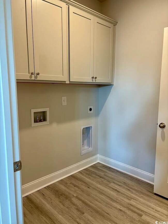 Building Photo - 7100 Shooting Star Way