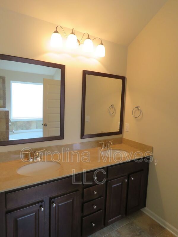 Building Photo - 163 Heatherwood Ln