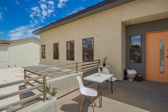 Building Photo - 4413 E Montecito Ave