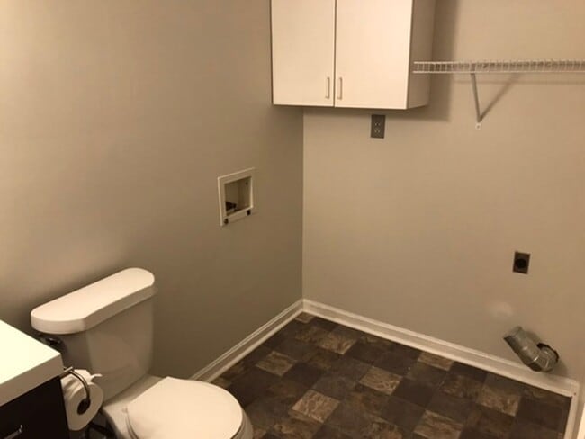 Building Photo - Beautiful First Floor Condo