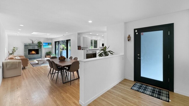 Building Photo - Light-Filled Home with Beautiful Garden & 2-Car Garage