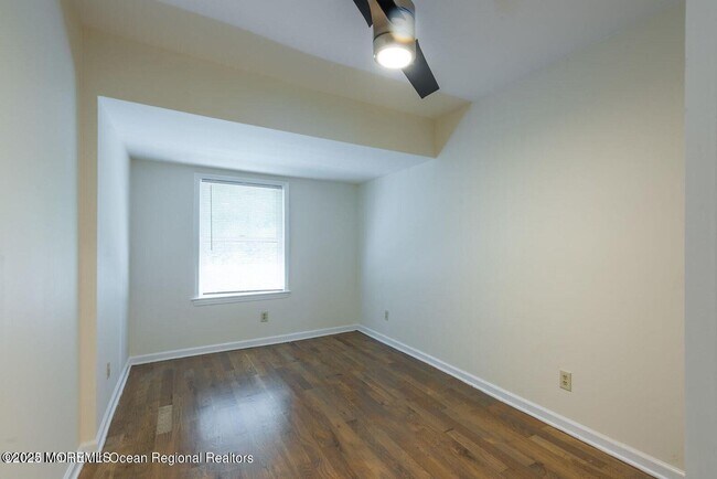 Building Photo - 297 Shore Dr