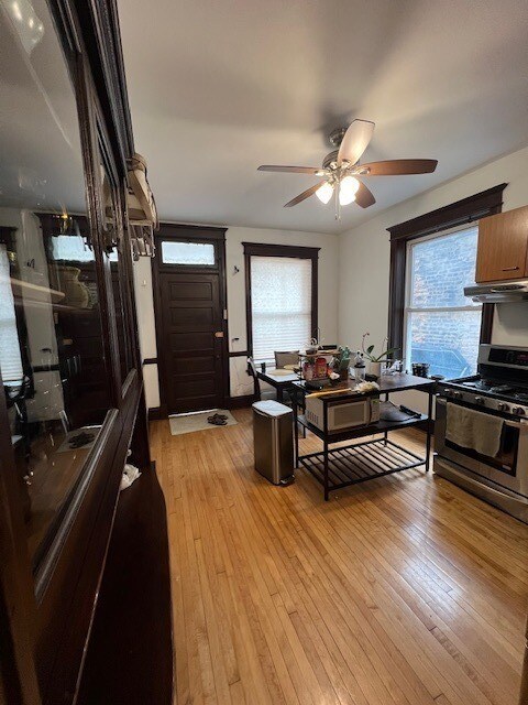 Building Photo - 1909 S May St