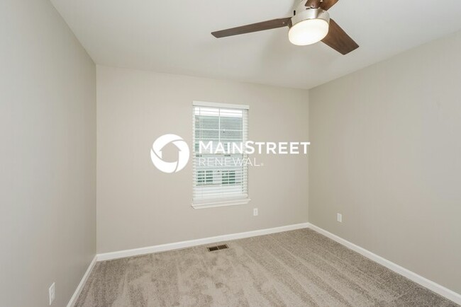 Building Photo - 2050 N Sarah Dr