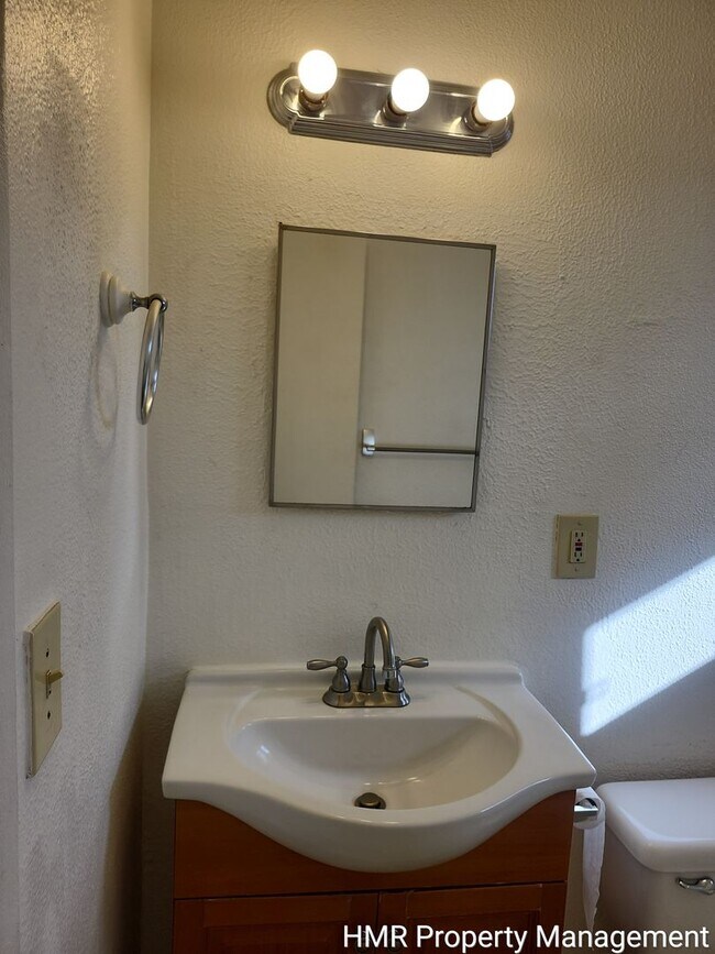 Building Photo - 1564 W Ramona Dr