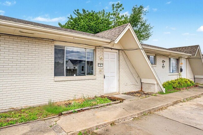 Building Photo - 514 N 8th St