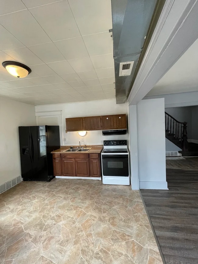 Building Photo - Click the “Apply Now” button or email wapmrentals@gmail.com for a prompt response.