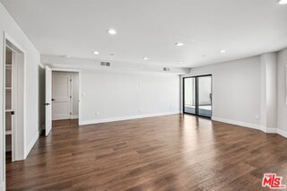 Building Photo - 819 E La Palma Dr