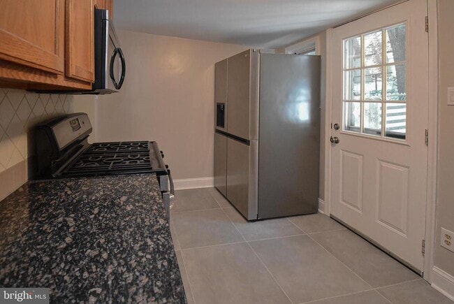 Building Photo - 132 Conarroe St