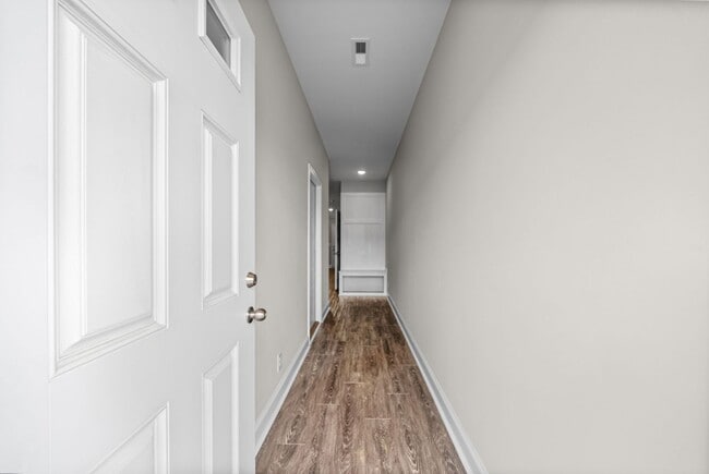 Building Photo - Two Bedroom with Garage!