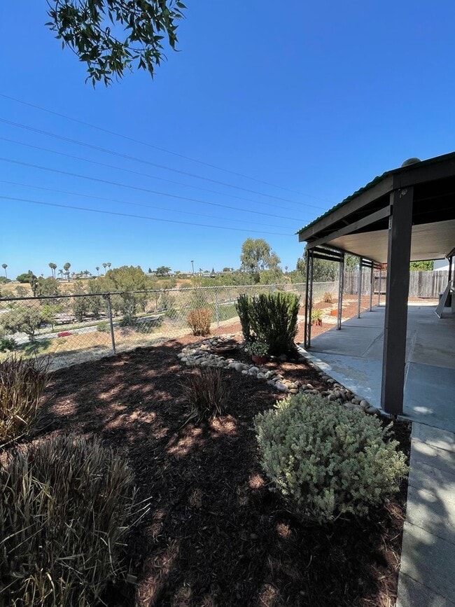 Building Photo - Terrific 3Br +/2Ba Single story house with...