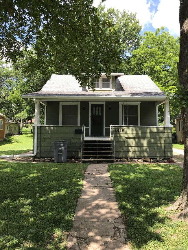 Primary Photo - 1419 Center St