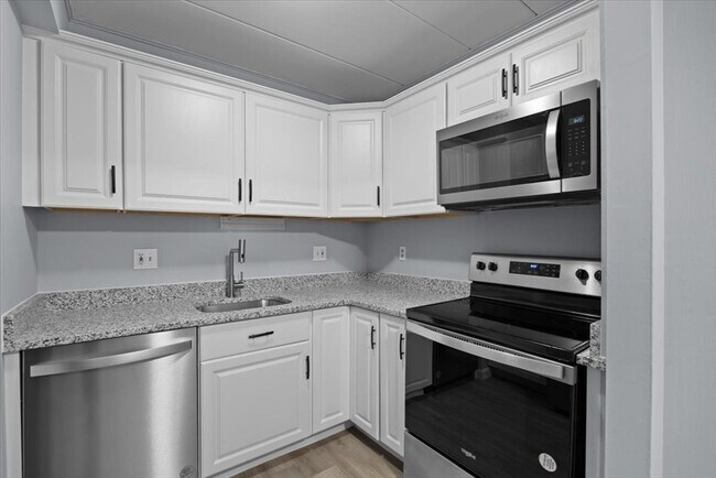 Building Photo - 141 Commercial St