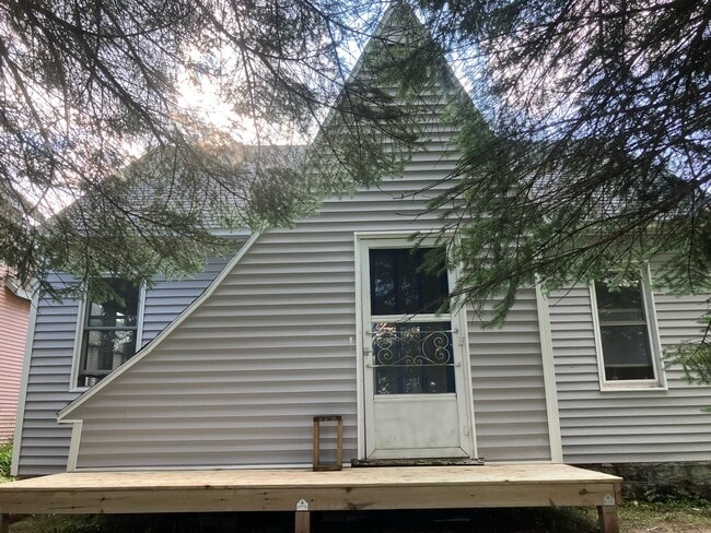 Primary Photo - 1408 Ashmun St