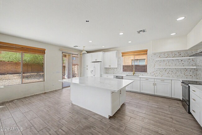 Building Photo - 3119 W Pleasant Ln