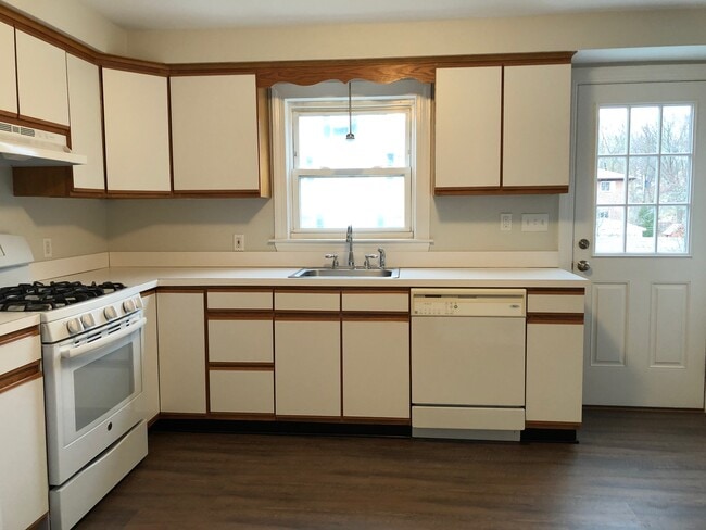 Building Photo - 288 Lagrange St
