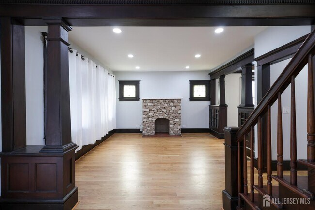 Building Photo - 657 Amboy Ave