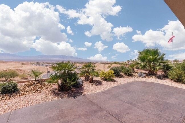 Building Photo - House in Gated Community with Views!