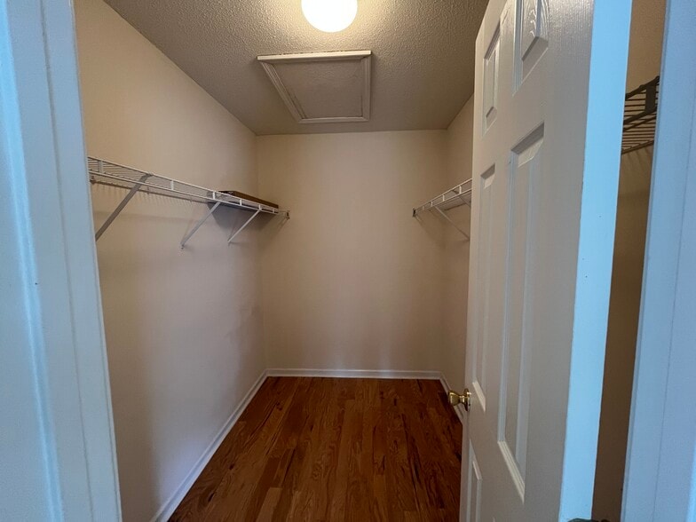 Building Photo - 485 Live Oak Walk