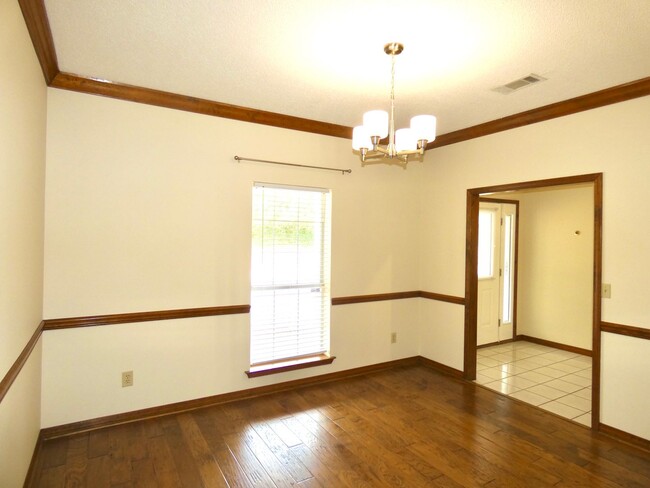 Building Photo - Custom Home On 1.78 Acre Lot